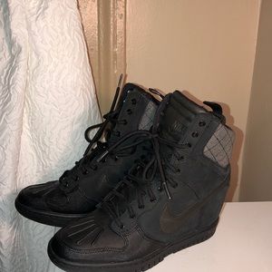 Nike Women’s Dunk Sky Hi Sneakerboot